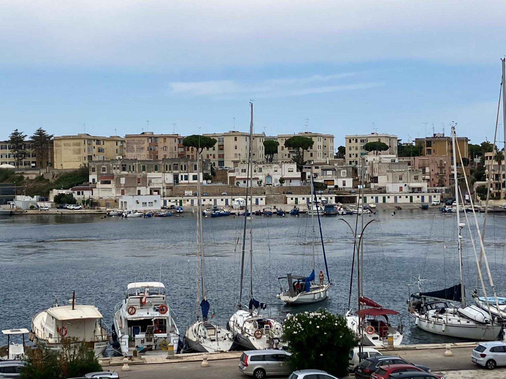 Hary Home Brindisi Bagian luar foto